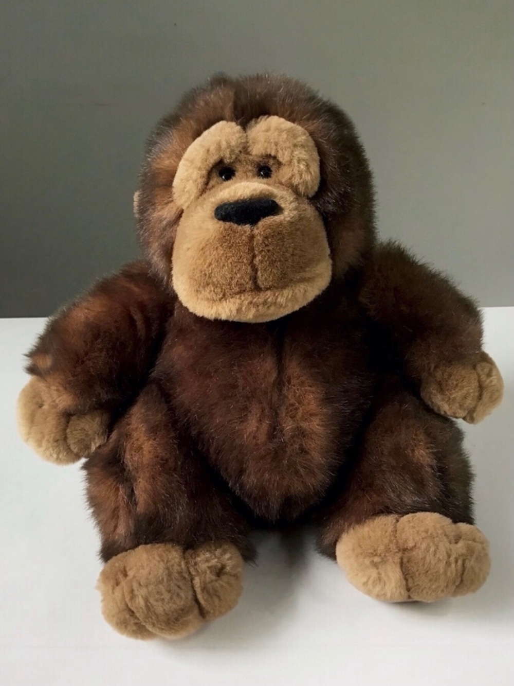 Vintage Gorilla Plush Stuffed Animal Sitting 11” Brown Fur Tb Trading Co Taiwan